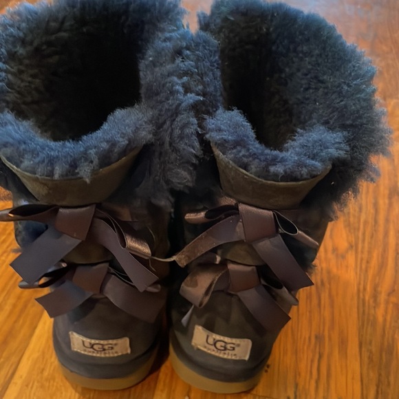 UGG Bailey Bow Boots with Bows in Back - Picture 8 of 8